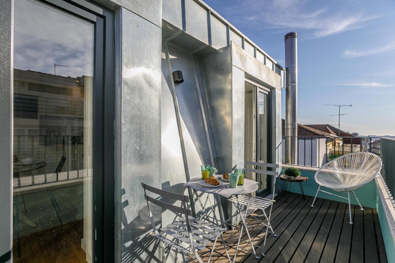 Lovelystay - Downtown Studio With Pool, Ac And Balcony Porto Exterior foto
