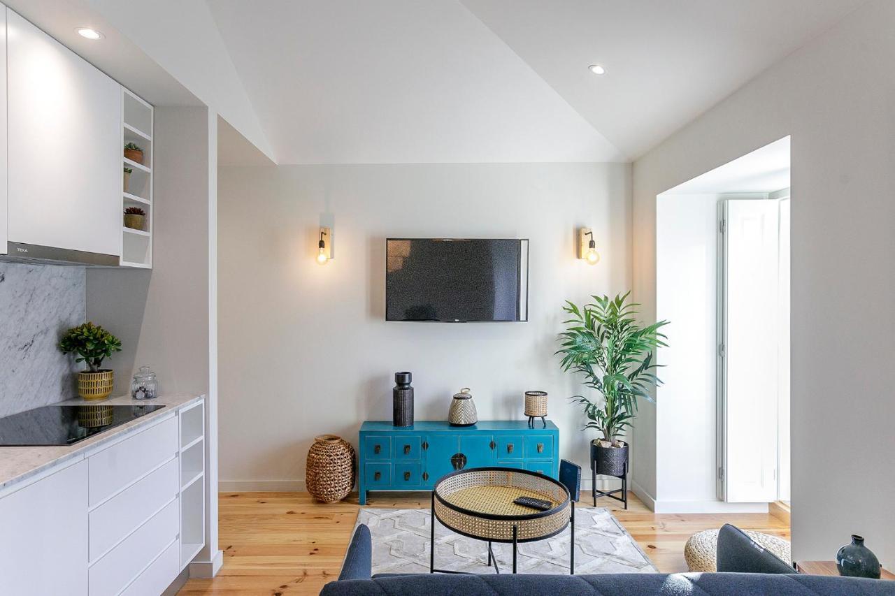Lovelystay - Downtown Studio With Pool, Ac And Balcony Porto Exterior foto