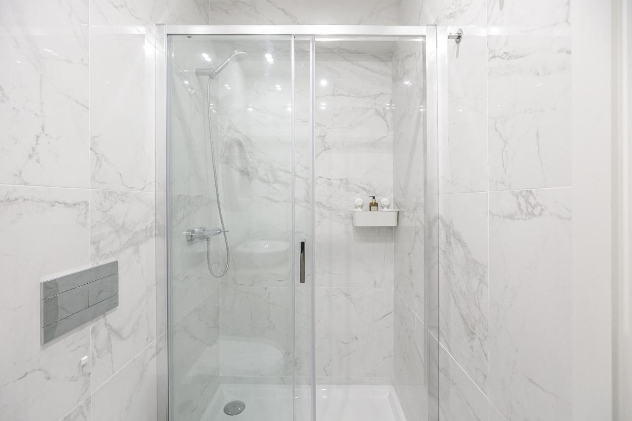 Lovelystay - Downtown Studio With Pool, Ac And Balcony Porto Exterior foto