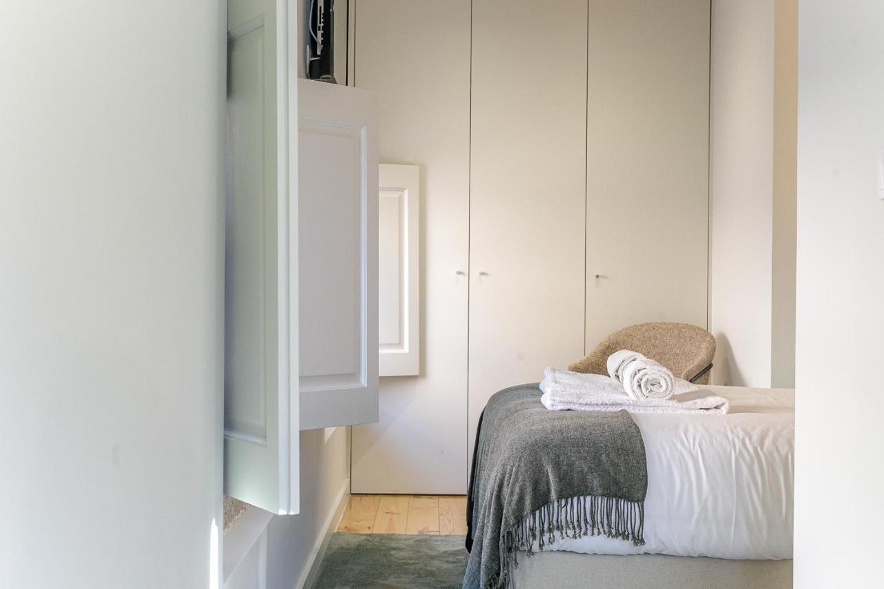 Lovelystay - Downtown Studio With Pool, Ac And Balcony Porto Exterior foto