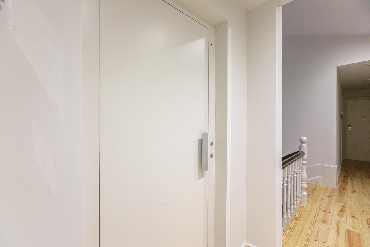 Lovelystay - Downtown Studio With Pool, Ac And Balcony Porto Exterior foto